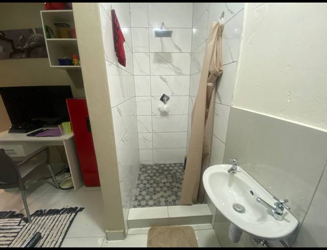 34 BEDROOM HOUSE FOR SALE IN BEDWORTH PARK